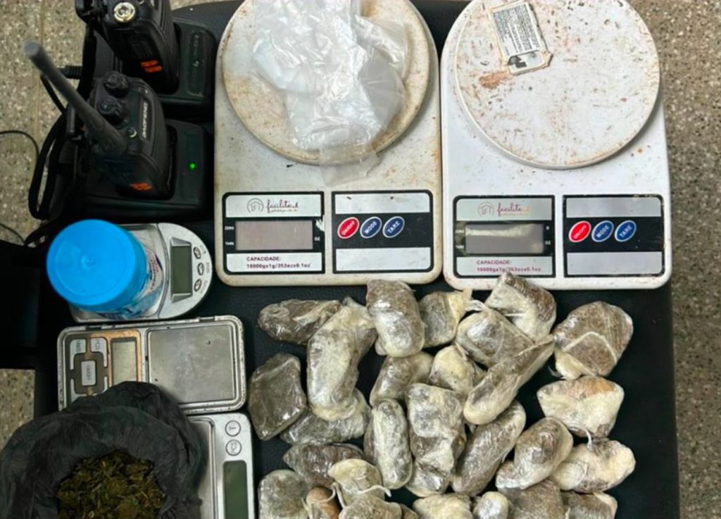 Apreensão de drogas no Teotônio Vilela.