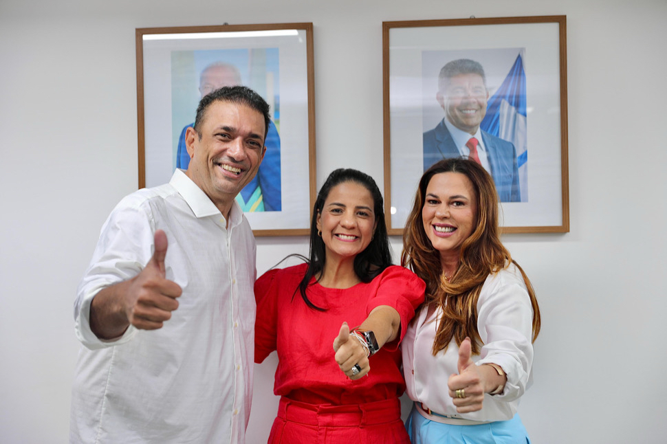 Secretária Rowenna Brito recebe Soane Galvão e Marão em agenda que projeta novas conquistas para a Educação de Ilhéus, Una e Itabela