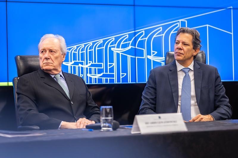 Ministros Haddad e Lewandowski pedem para deixar o governo Lula