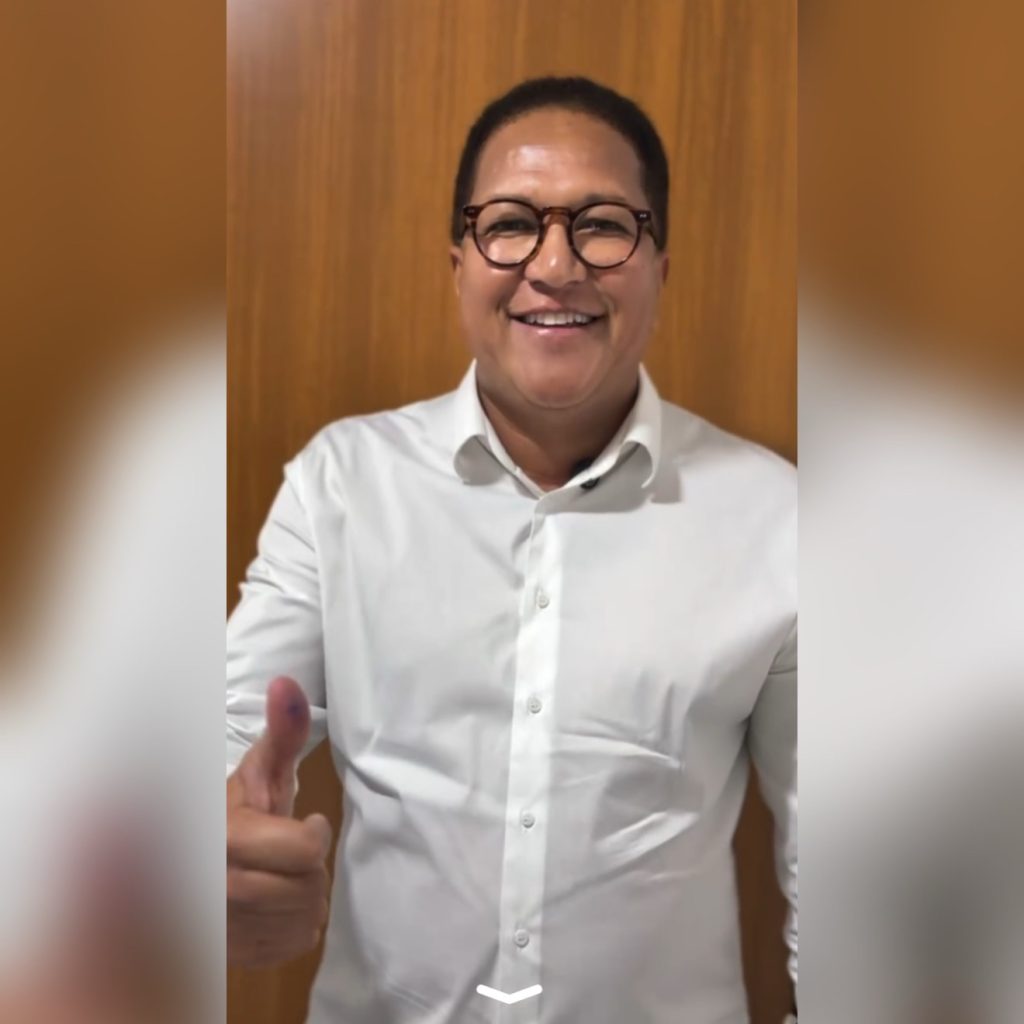 AUGUSTO CASTRO DESTACA SALÁRIOS EM DIA FORTALECE O SERVIDOR E MOVIMENTA A CIDADE E ISSO, HÁ MAIS DE 5 ANOS