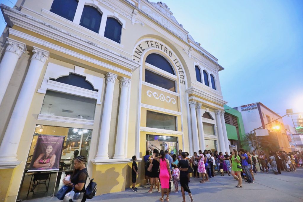 Prefeitura de Ilhéus realiza manutenção no sistema de ar-condicionado do Teatro Municipal