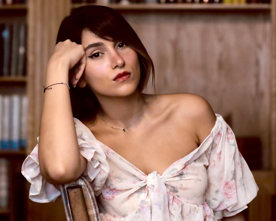CANTORA IRANIANA É CONDENADA A 74 CHIBATADAS APÓS APRESENTAÇÃO SEM VÉU E CASO GERA REPERCUSSÃO MUNDIAL
