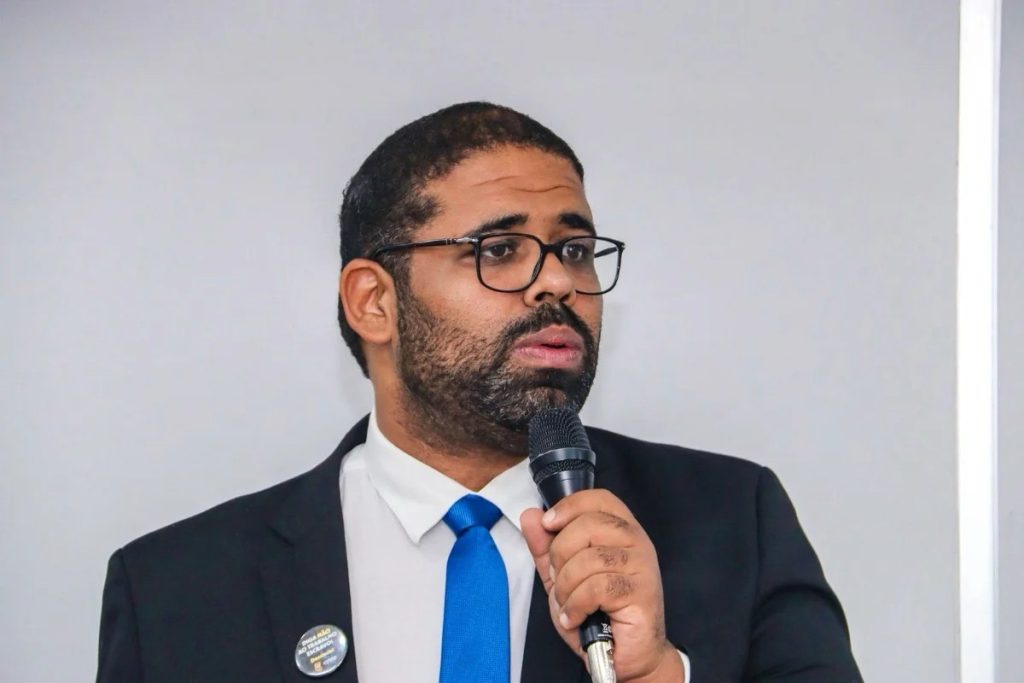 SECRETÁRIO CRITICA DEPUTADO APÓS RETIRADA DE PLACA NA BA-649 ENTRE ITABUNA E ILHÉUS