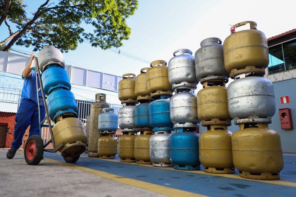 BAHIA REGISTRA REDUÇÃO NO PREÇO DO GÁS DE COZINHA APÓS NOVO REAJUSTE; DESCONTO PODE CHEGAR A R$ 4