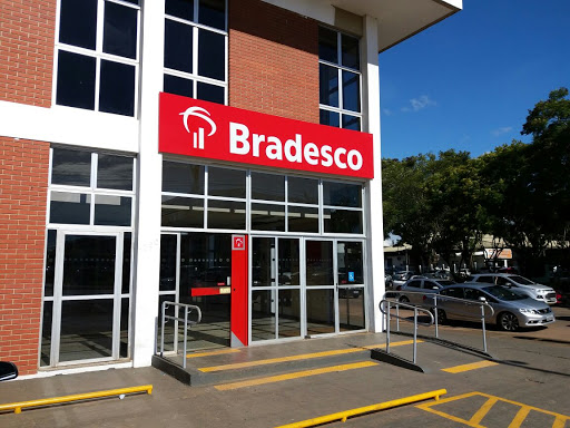 ECONOMIA: BRADESCO FECHA 324 AGÊNCIAS E REDUZ 2.448 POSTOS DE TRABALHO EM UM ANO