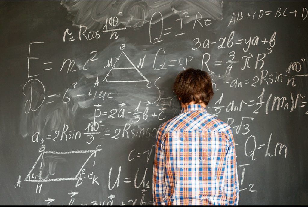 Quase 6 em cada 10 alunos da rede pública chegam ao fim do ensino médio abaixo do nível básico em matemática