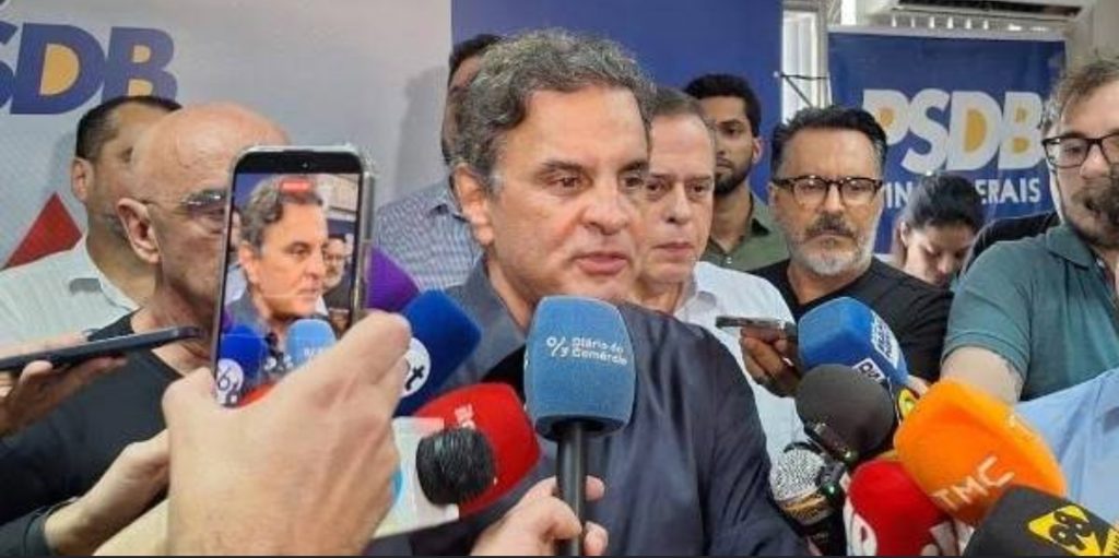 AÉCIO NEVES VOLTA ATRÁS E ANUNCIA CANDIDATURA AO SENADO POR MINAS GERAIS