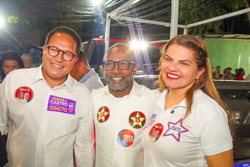 Bebeto participa de caminhada com Lula no bairro da Liberdade, em Salvador