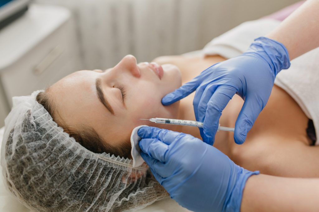 Justiça derruba regra que permitia a dentistas realizar harmonização facial em todo o rosto