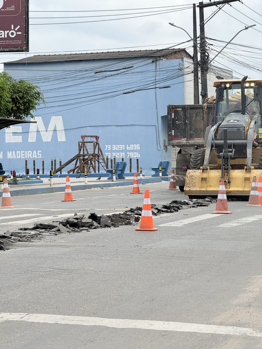 MOTORISTAS VOLTAM A DENUNCIAR TRECHOS LISOS E DESNÍVEIS APÓS OBRAS DA BAHIAGÁS EM ILHÉUS