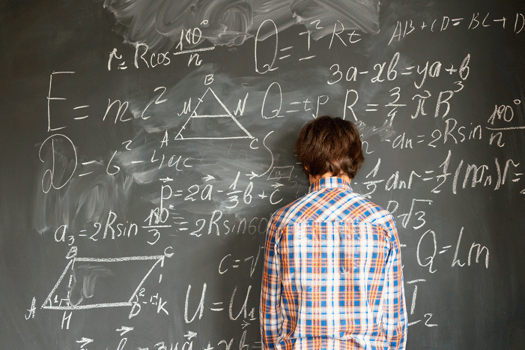 Quase 6 em cada 10 alunos da rede pública chegam ao fim do ensino médio abaixo do nível básico em matemática