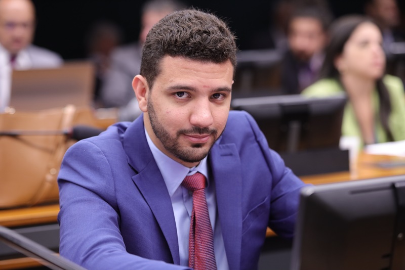 R$ 10,5 mil da noiva colocam Neto Carletto novamente no centro das atenções na Bahia