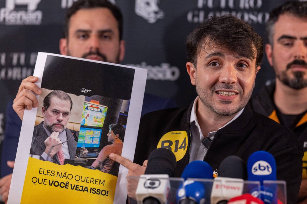 RENAN ACUSA TOFFOLI DE RETALIAÇÃO APÓS PROTESTOS; DECISÃO OCORRE EM MEIO A INVESTIGAÇÕES, SUSPEITAS E CRISE ÉTICA NO STF