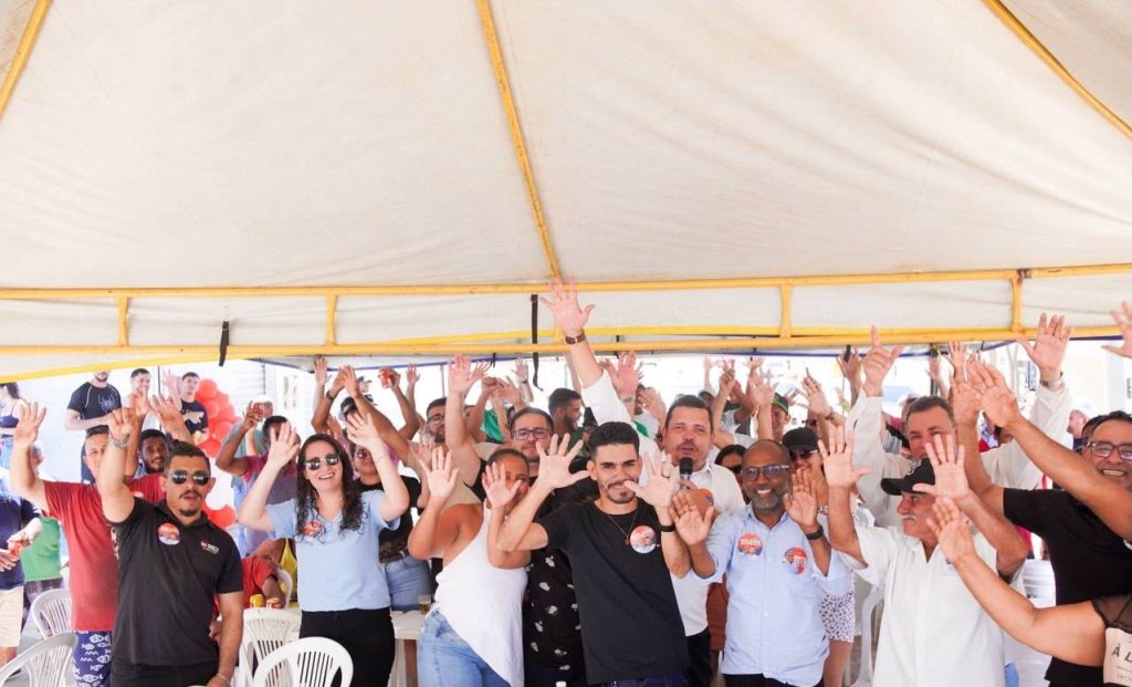No Sudoeste baiano, Bebeto visita Tanhaçu e conversa com moradores e comerciantes