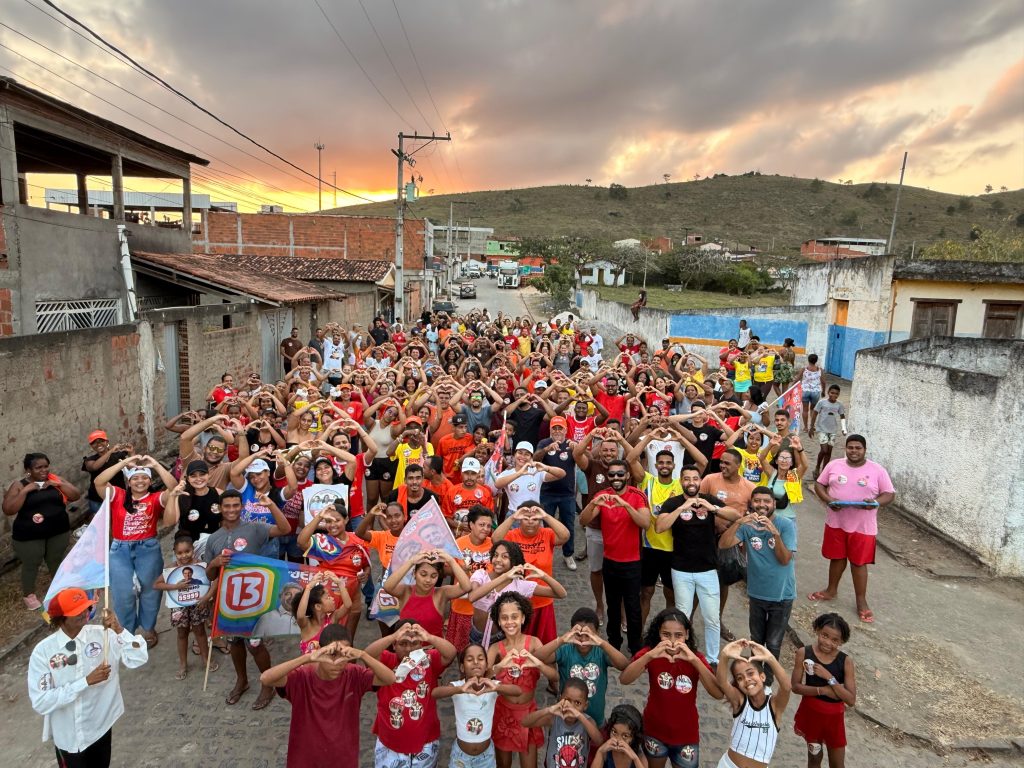 ADESIVAÇO REÚNE APOIADORES E MOVIMENTA O CENTRO II EM ITAPITANGA