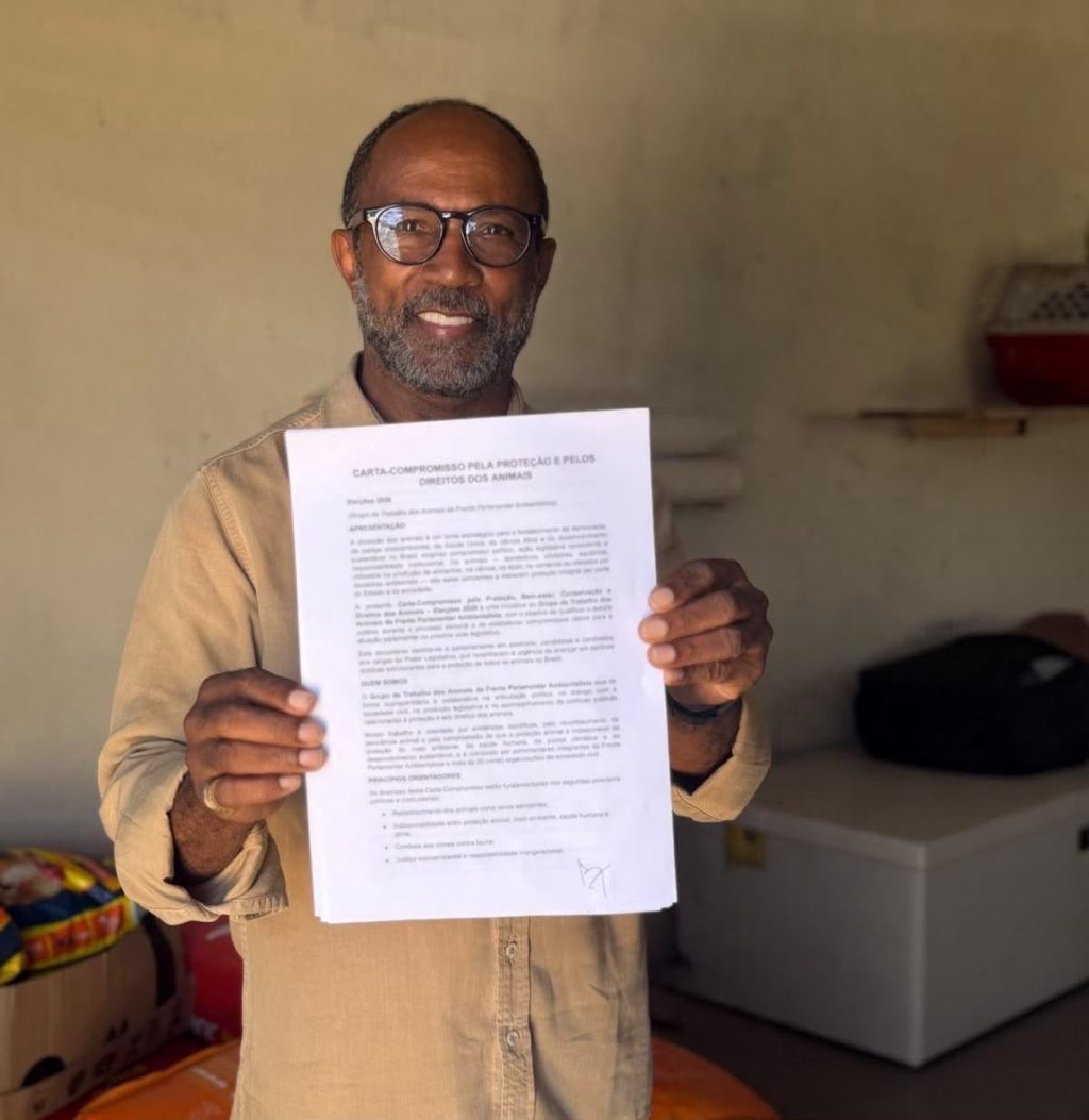 Candidato a deputado federal, Bebeto assina Carta-Compromisso pela defesa da causa animal
