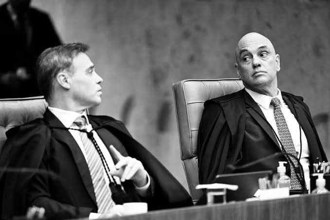 STF EXPOSTO: QUANDO A POLÍTICA PASSA A FAZER PARTE DA IMAGEM DO SUPREMO