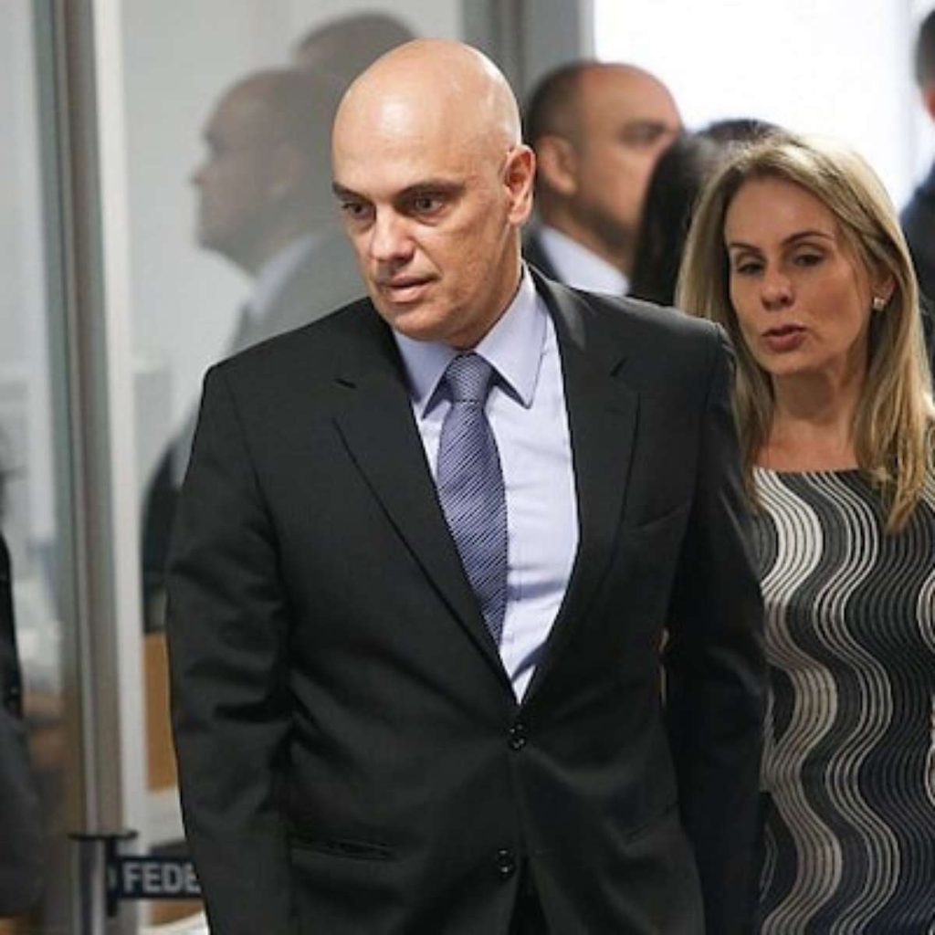 MORAES SE DECLARA IMPEDIDO EM AÇÃO QUE ENVOLVE SUA ESPOSA E VORCARO