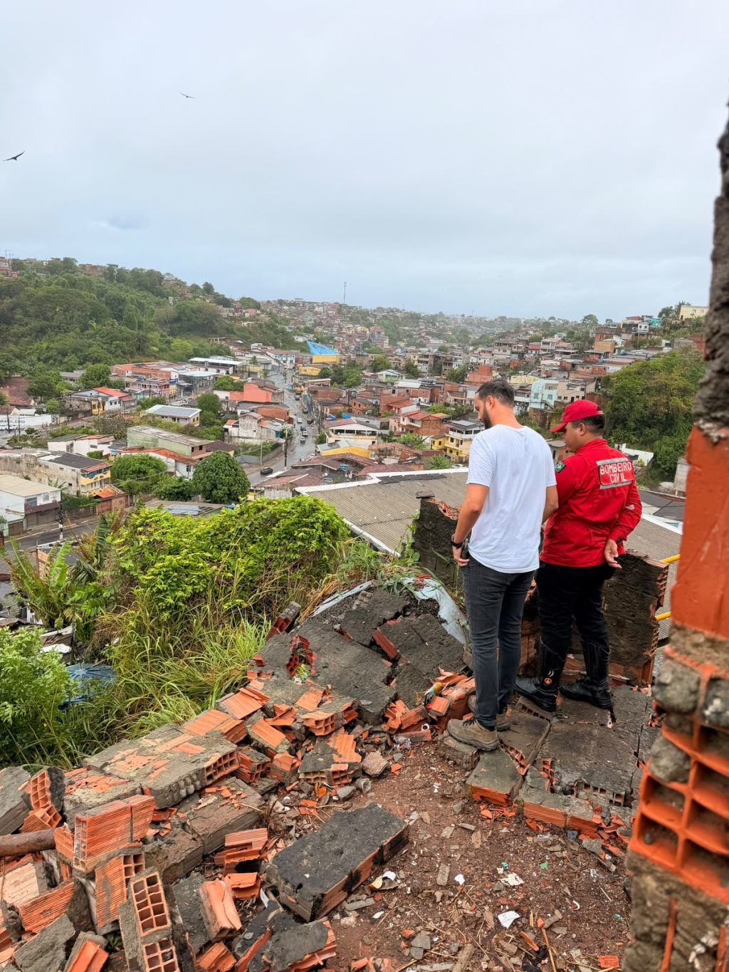 Prefeitura mobiliza equipes após fortes chuvas em Ilhéus