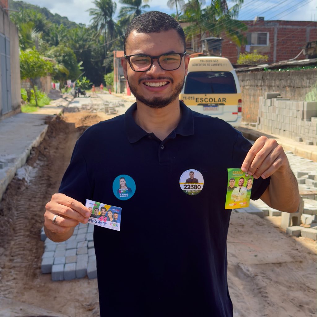 DE PORTA EM PORTA, VICTOR VALE AMPLIA MOBILIZAÇÃO POLÍTICA EM ILHÉUS E DESTACA PROJETOS PARA A JUVENTUDE