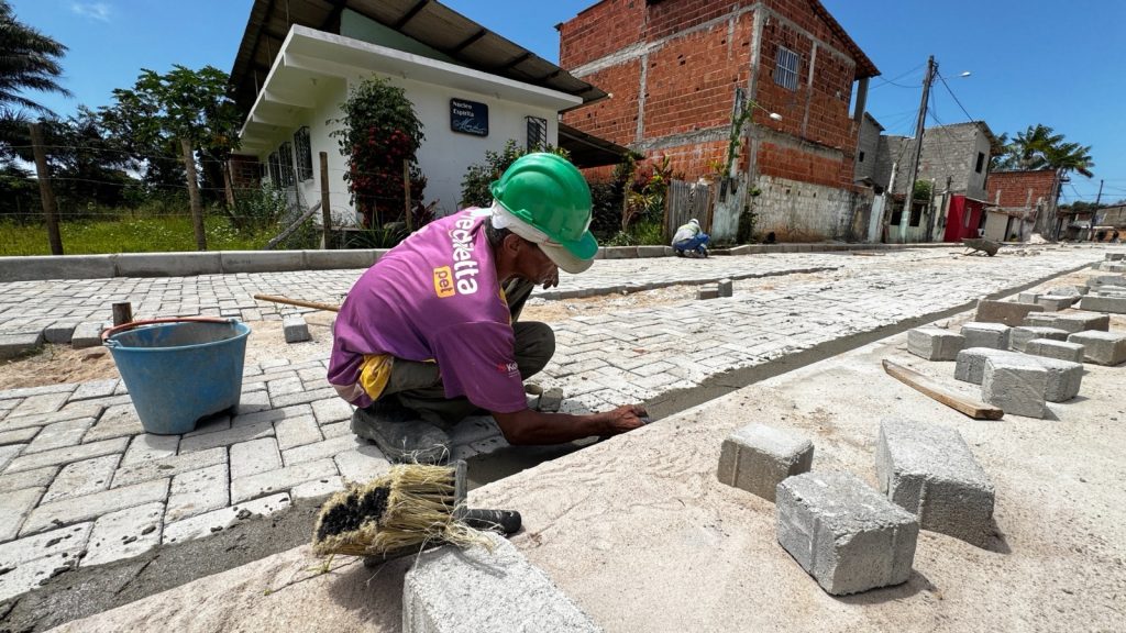 Seinfra utiliza pavimento intertravado em ruas da Ponta da Tulha