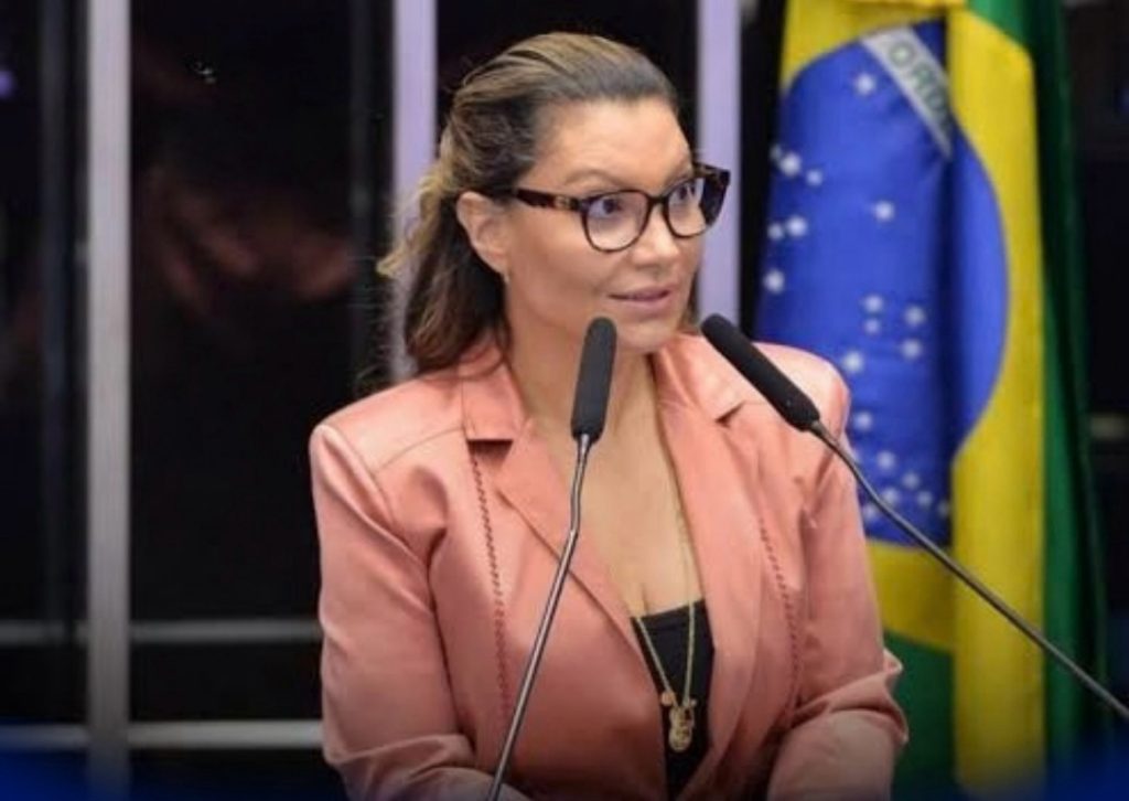 JANJA AFIRMA QUE FLÁVIO ACABARÁ COM FARMÁCIA POPULAR E PL REBATE DECLARAÇÃO