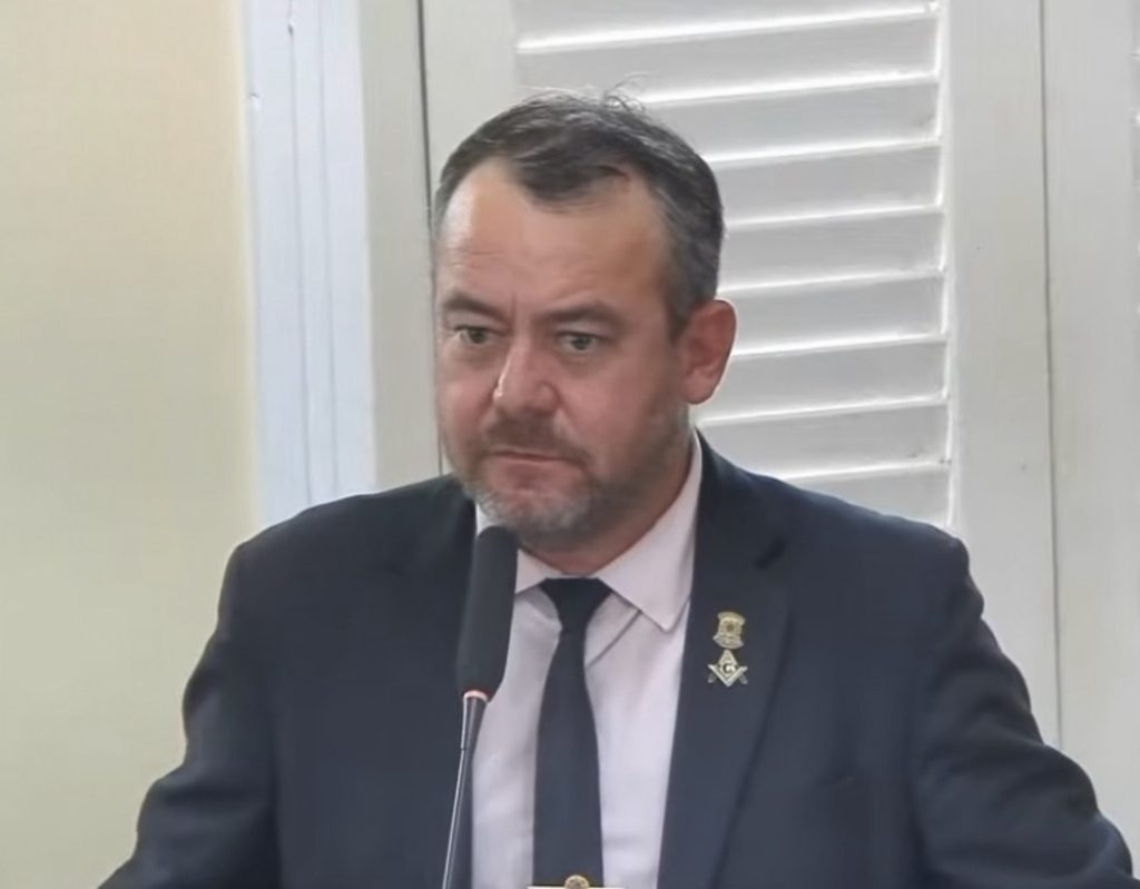 Josimar Capixaba questiona projeto de R$ 70 milhões e diz que aprová-lo seria “comungar com a corrupção” em Canavieiras