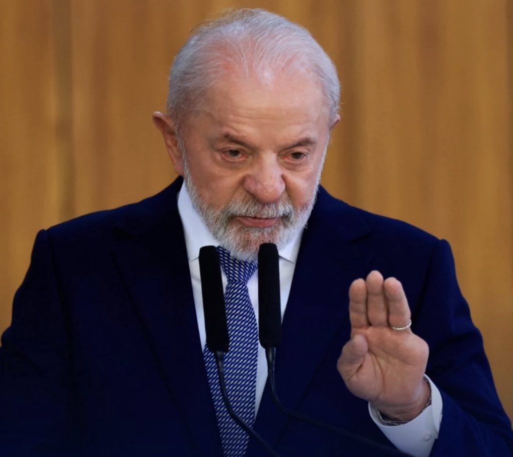 Após reeleição, equipe econômica de Lula estuda revisão de benefícios sociais e mudanças no orçamento